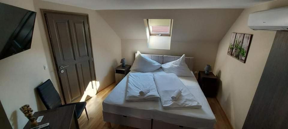 Soerpatika Vendeghaz Otel Badacsonytomaj Oda fotoğraf